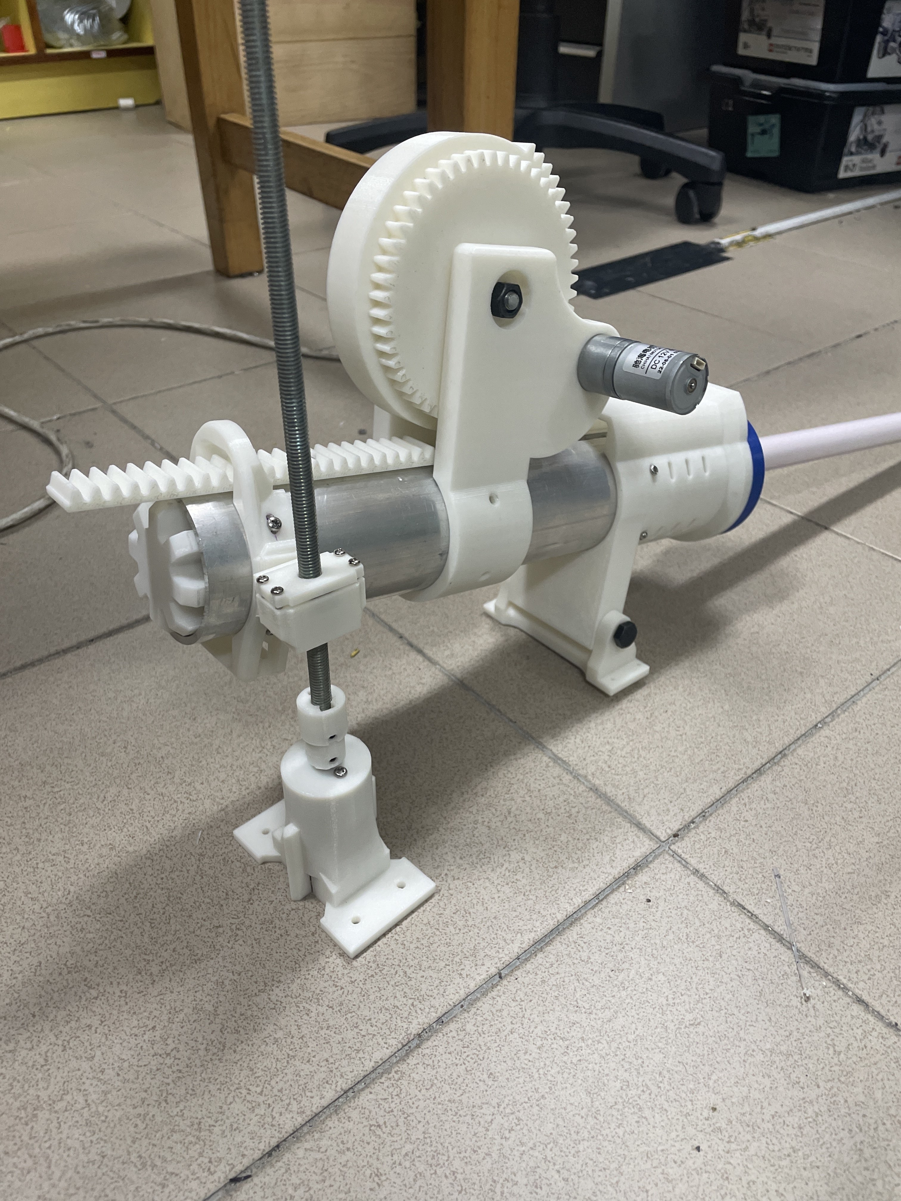 Front view of the spring powered cannon